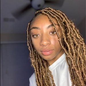 Meet your Posher, Alexia